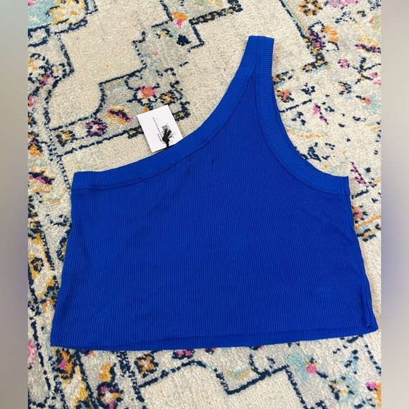 Bandier Wesley One Shoulder Cropped Sleeveless Tank - Picture 4 of 6